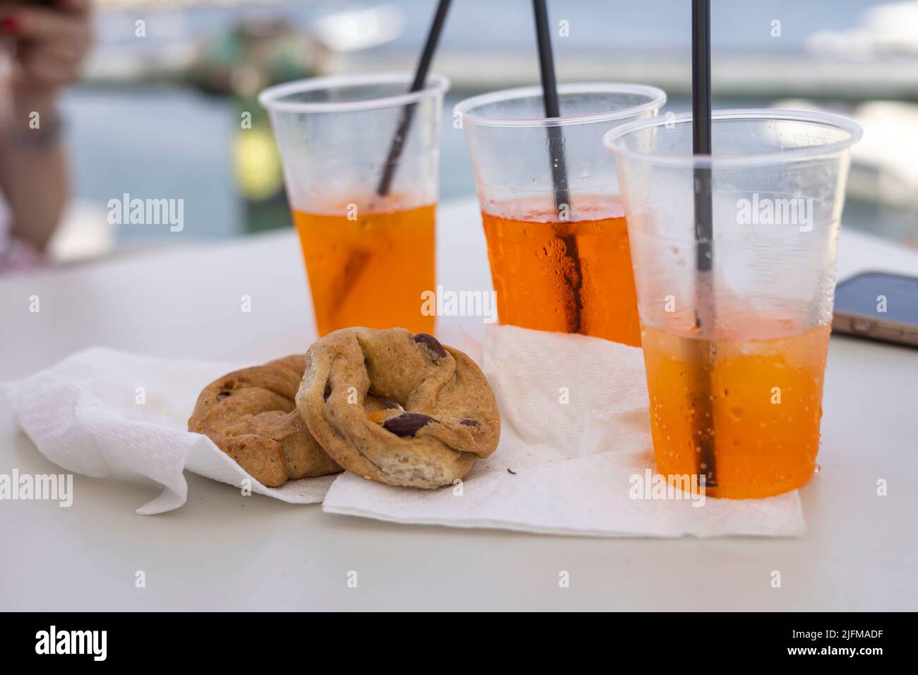 Aperol Spritz e tirali Foto Stock