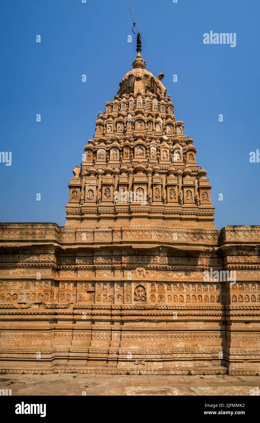 01 08 2018 Vintage Old Achaleshwar Mahadeva Temple Chandrapur Town Maharashtra, India Asia. Foto Stock