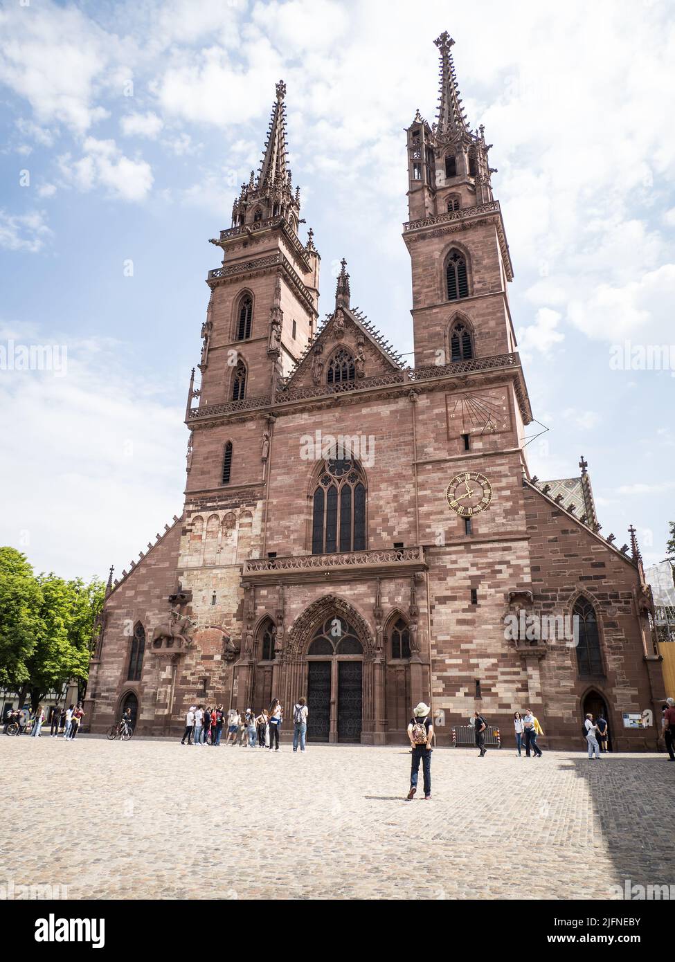 Facciata della Cattedrale di Basilea Minster, Basilea, Svizzera Foto Stock