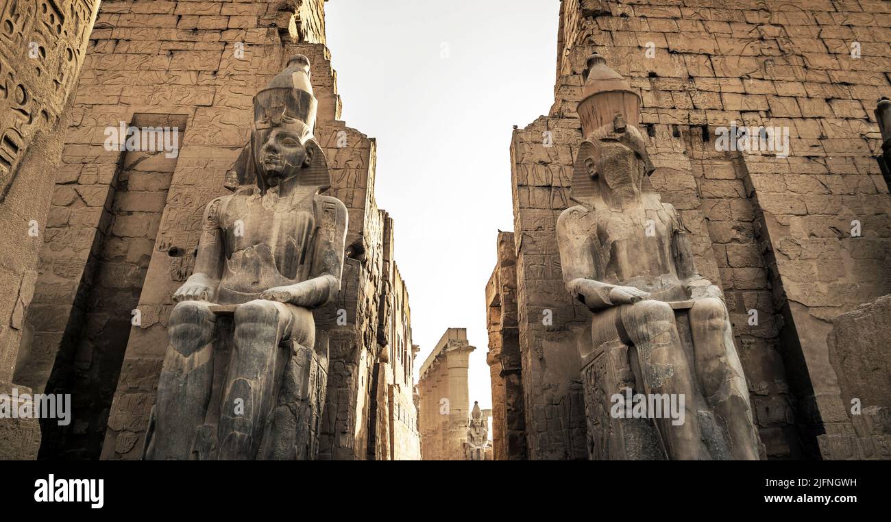 Primo pilone di Ramses II al Tempio di Luxor, Luxor, Governatorato di Luxor, Egitto Foto Stock