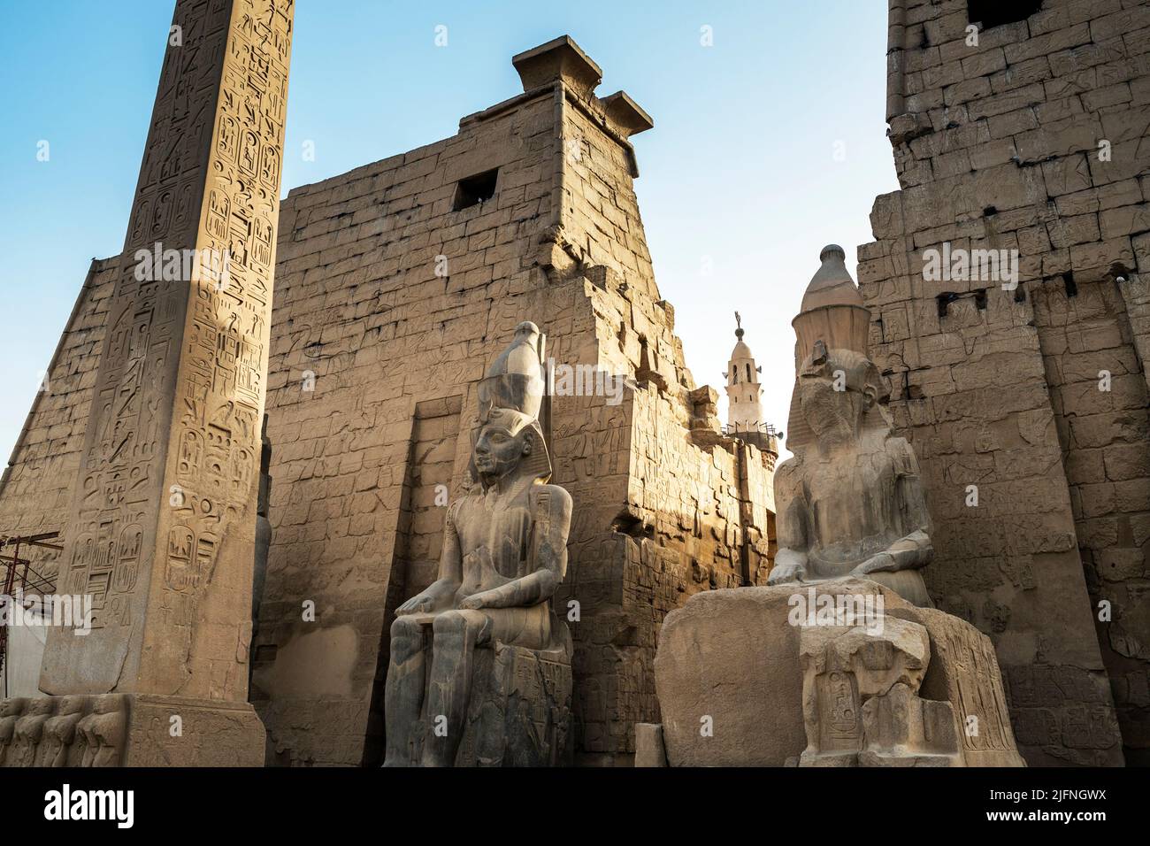 Primo pilone di Ramses II al Tempio di Luxor, Luxor, Governatorato di Luxor, Egitto Foto Stock