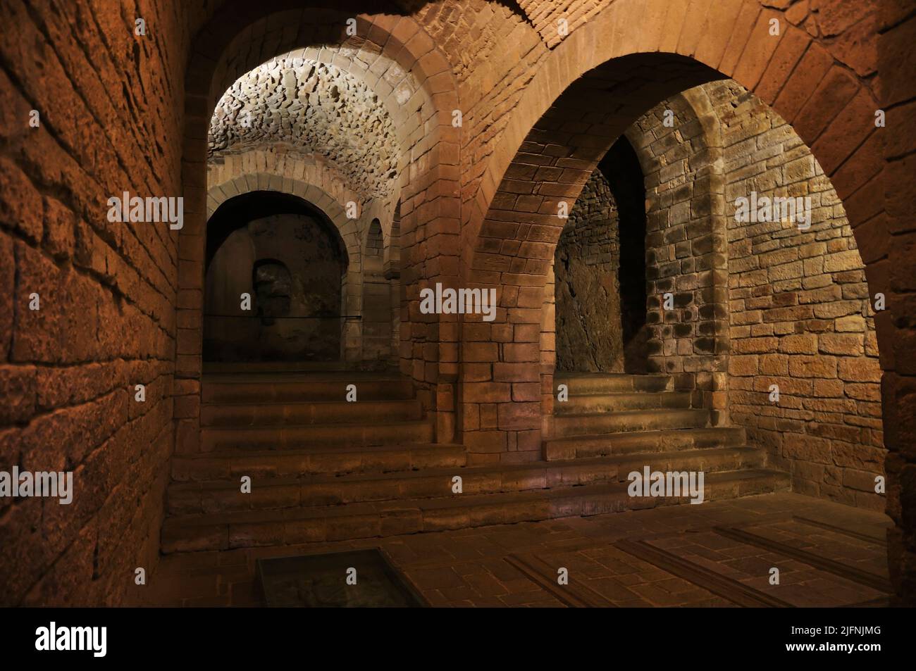 La cripta. Il Real Monasterio de San Juan de la Peña è un complesso religioso nella città di Santa Cruz de la Serós, a sud-ovest di Jaca, nel Foto Stock