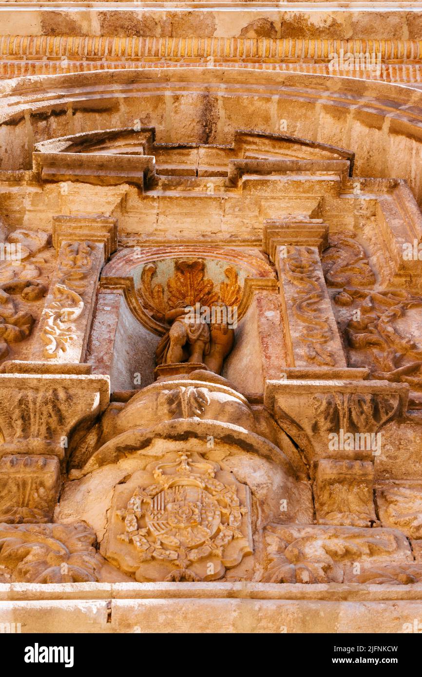 Il portale principale in stile rinascimentale. San Juan el Real, San Giovanni il reale, è una chiesa cattolica in stile barocco situata a Calatayud, Saragozza, Arag Foto Stock
