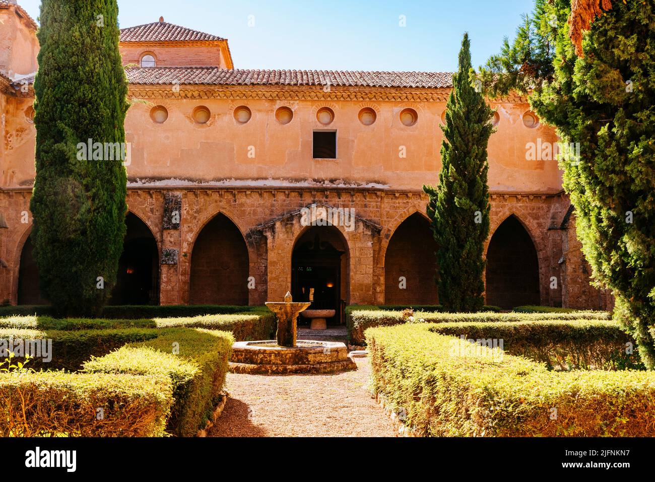 Chiostro, architettura cistercense. Monasterio de Piedra, Nuévalos, Saragozza, Aragón, Spagna, Europa Foto Stock