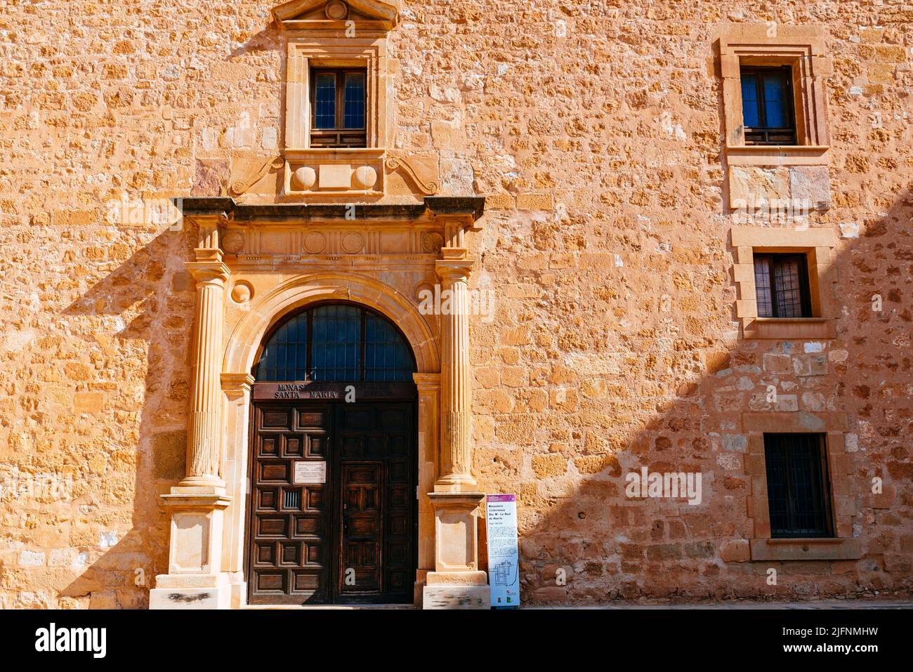 Curato casa che era originariamente una cella abbaziale, generale di guardia e di gestione, attualmente è una pensione. Monastero di Santa María de Huerta is Foto Stock