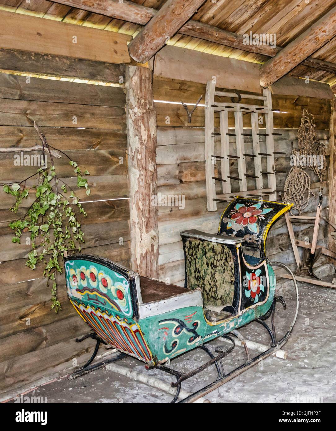 Il Museo Suzdal di architettura in legno è la ricostruzione di un villaggio secondo le tradizioni contadine locali Foto Stock