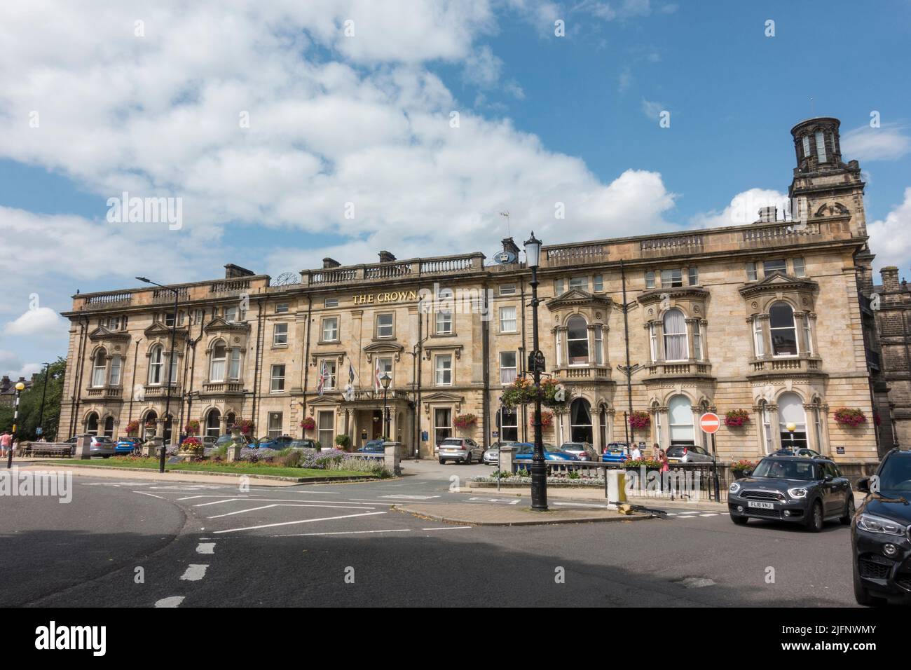 Il Crown Hotel, un hotel a 3 stelle a Crown Place, Harrogate, North Yorkshire, Regno Unito. Foto Stock