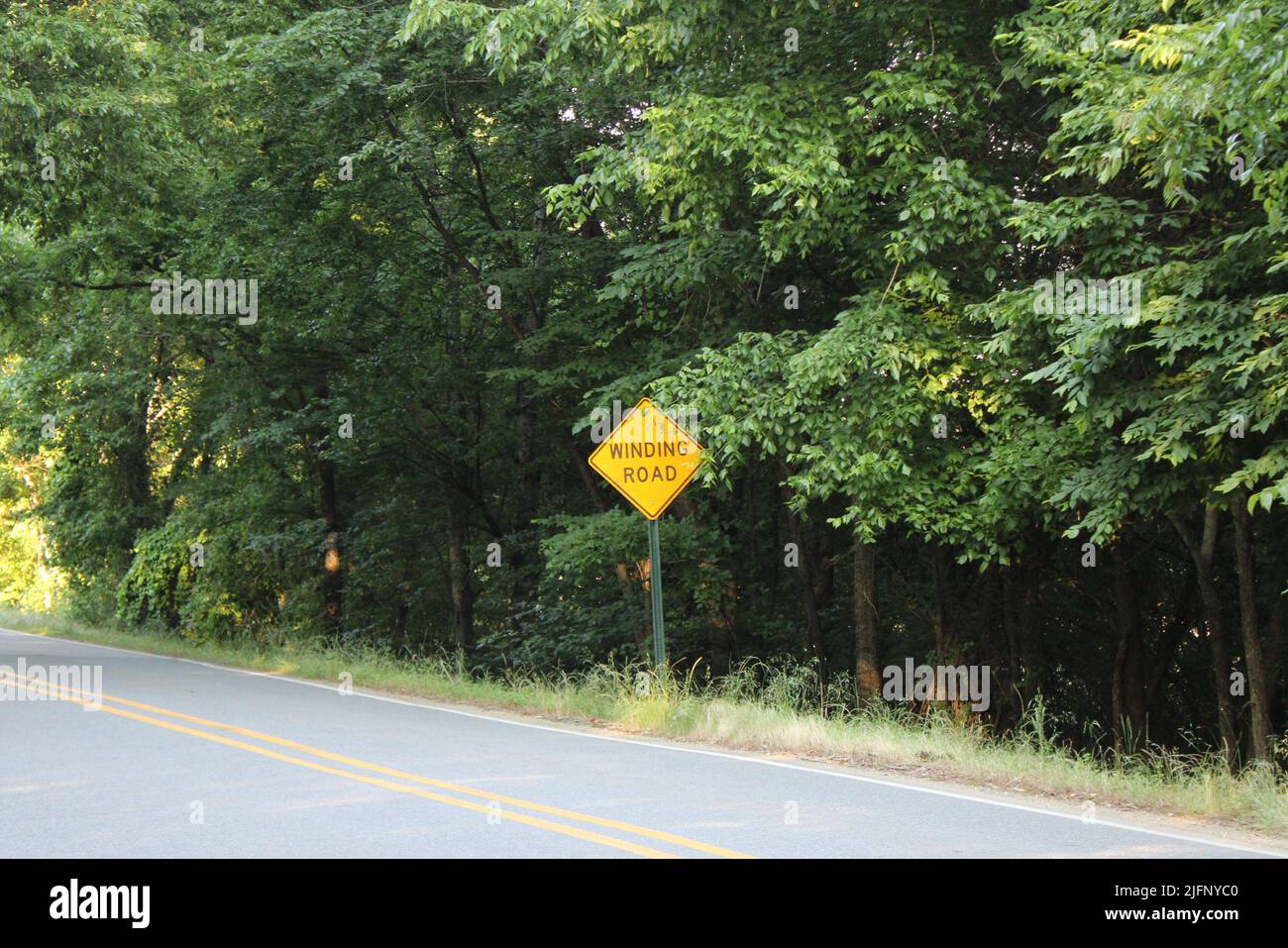 Tortuoso cartello stradale in Arkansas centrale Foto Stock