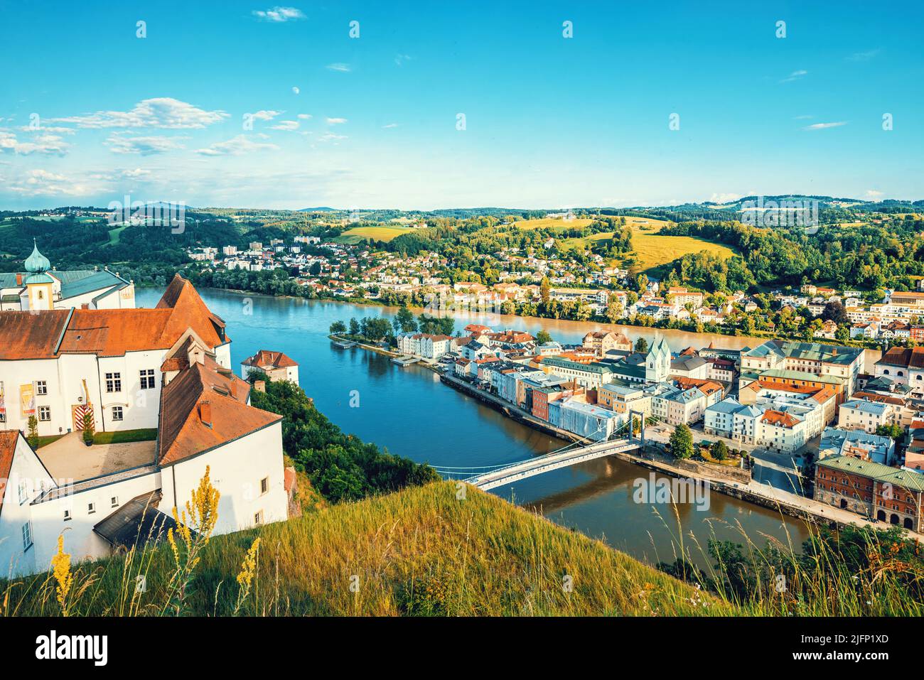 Vista panoramica della città di Passau in bassa Baviera in Germania. Immagine a toni. Foto Stock