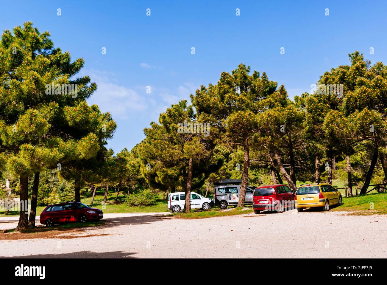 Parcheggio. Area ricreativa Los Quejigales. Parco Nazionale della Sierra de las Nieves, Málaga, Andalucía, Spagna, Europa Foto Stock