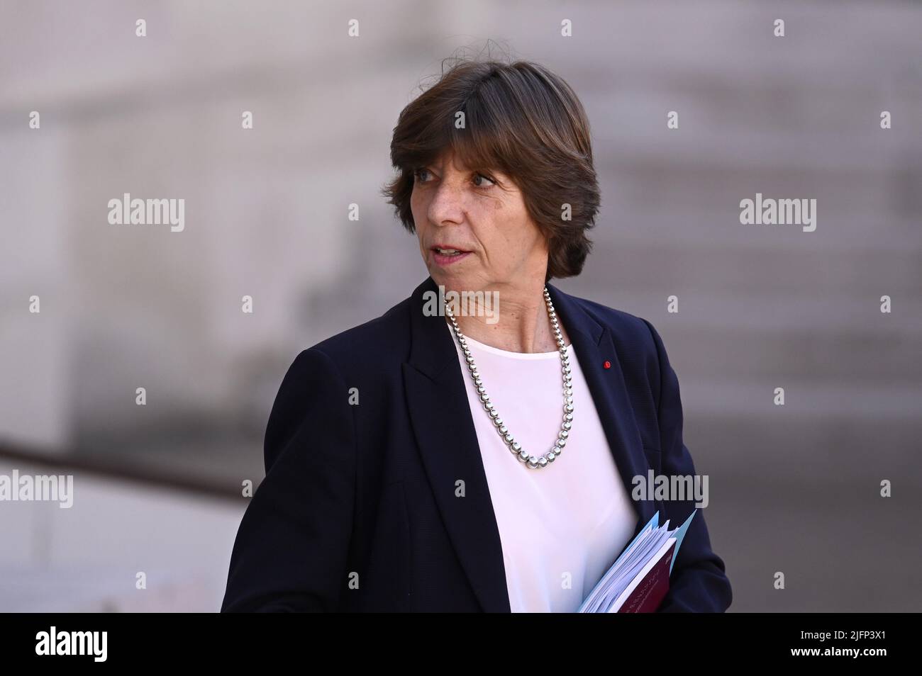 Parigi, Francia. 4th luglio 2022. Il Ministro francese per l'Europa e gli affari esteri Catherine colonna lascia il primo gabinetto settimanale del nuovo gabinetto a Parigi, in Francia, il 4 luglio 2022. Il presidente francese Emmanuel Macron ha rihuffled il suo governo lunedì per la seconda volta in sei settimane, l'Elysee (ufficio del presidente) ha annunciato. Credit: Julien Mattia/Xinhua/Alamy Live News Foto Stock