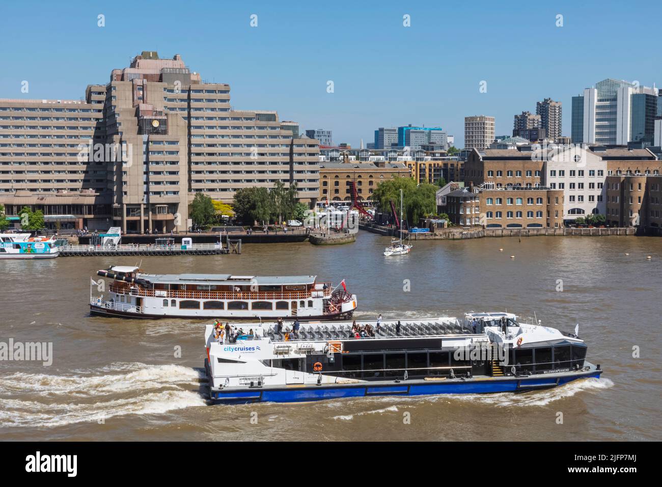 The Tower Hotel, St Katharine Docks Marina, Tower Hamlets, Londra, Inghilterra Foto Stock