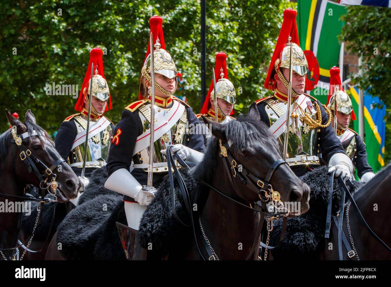 La scorta di Sovereign a Trooping the Color, Colonel’s Review in the Mall, Londra, Inghilterra, Regno Unito sabato 28 maggio 2022. Foto Stock