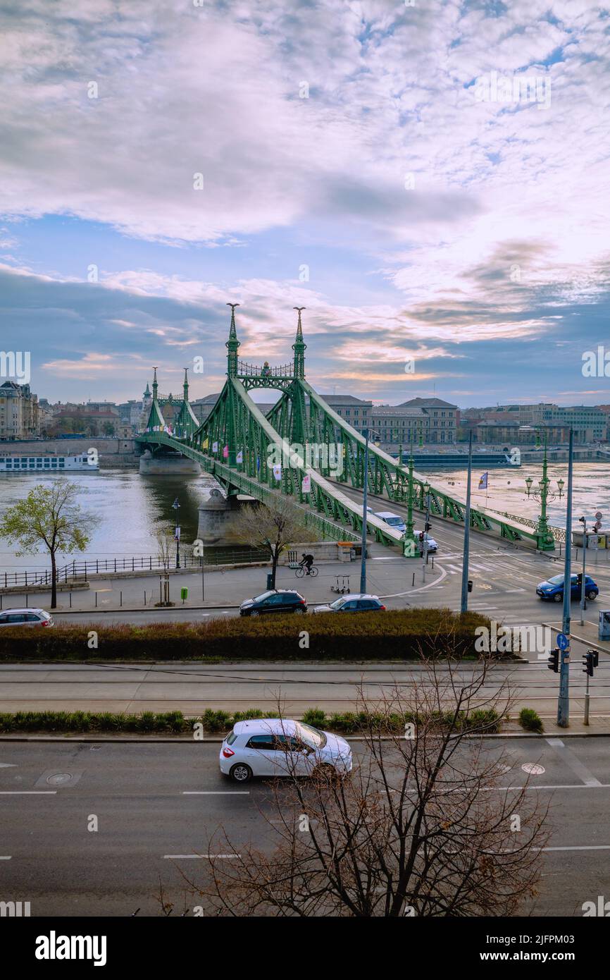 Budapest, Ungheria - 5 aprile 2022: Ponte della libertà al mattino Foto Stock