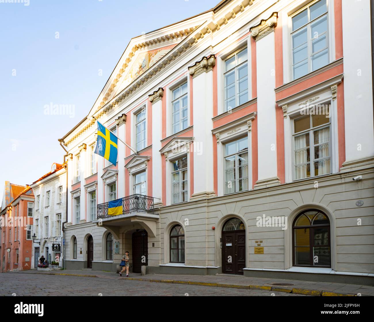 Tallinn, Estonia. Luglio 2022. Vista esternale dell'Ambasciata di Svezia edificio sul centro della città Foto Stock