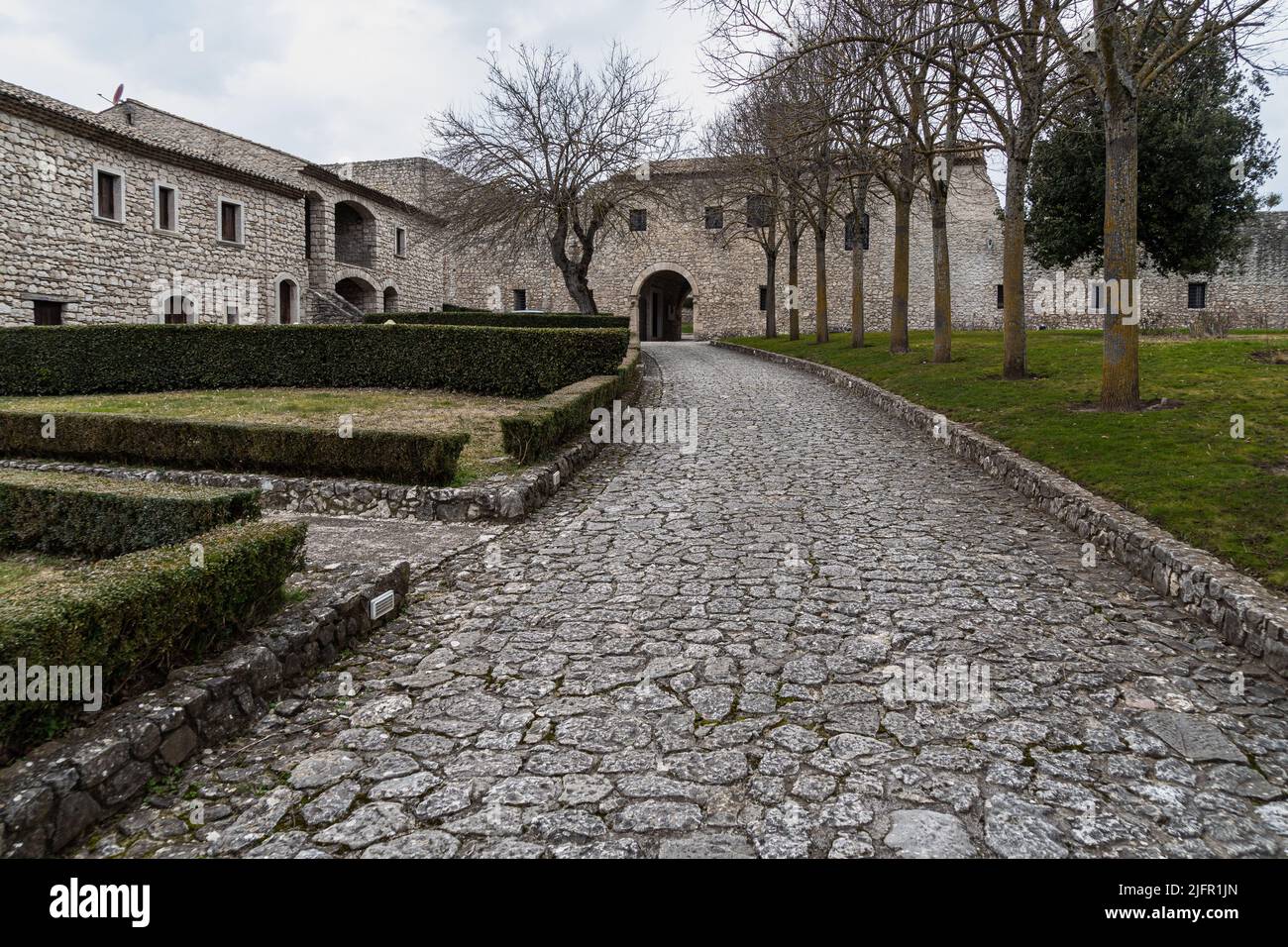 Antica Abbazia medievale del Goleto, abbaziale costruita in stile romanico, Sant'Angelo dei Lombardi, Campania, Italia Foto Stock