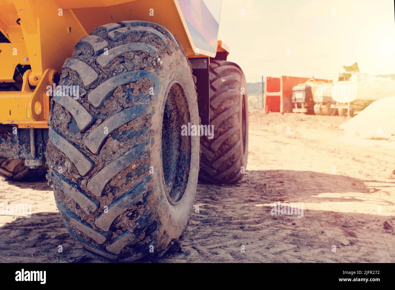 Primo piano degli pneumatici dumper Foto Stock