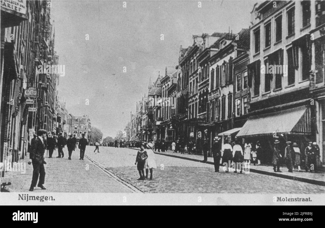 Visto dall'angolo con la Ziekerstraat in direzione di Bisschop Hamerstraat Foto Stock