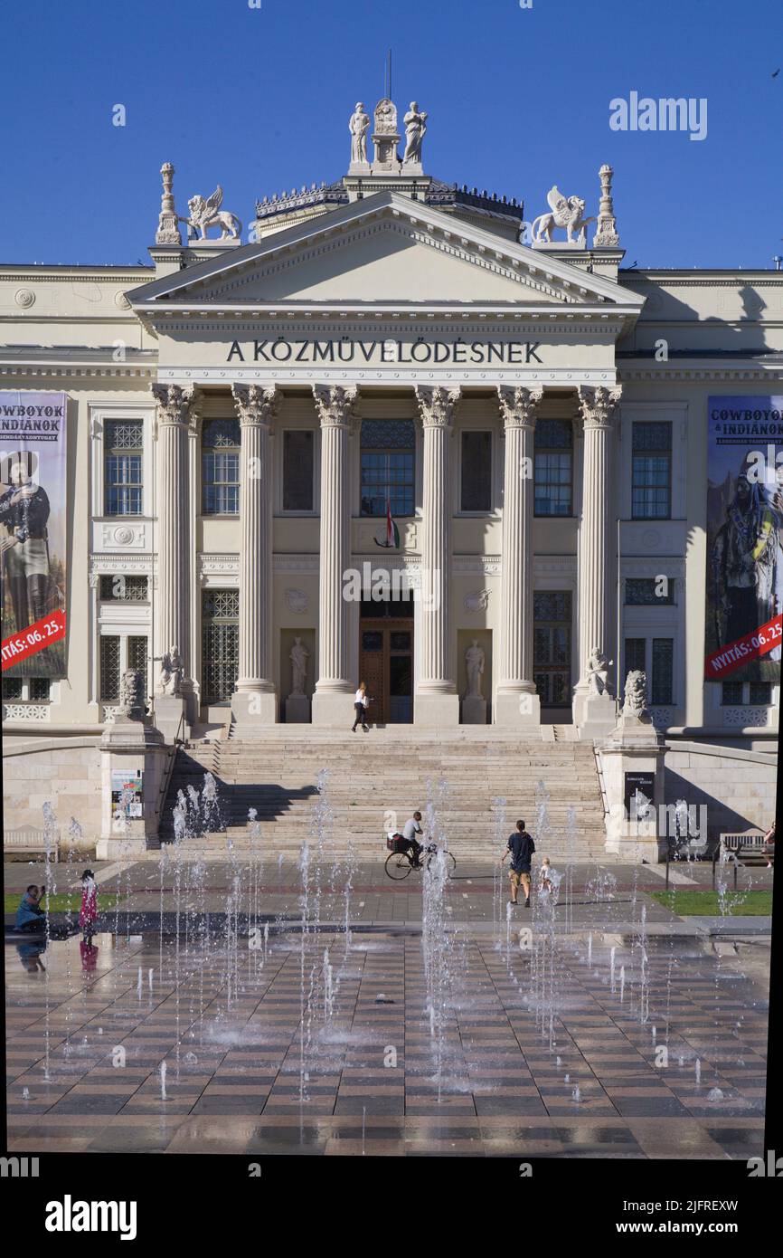 Ungheria, Szeged, Museo Ferenc Móra, fontana, Foto Stock