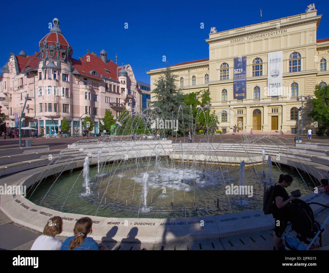 Ungheria, Szeged, Università, fontana, Piazza Dugonics, Foto Stock