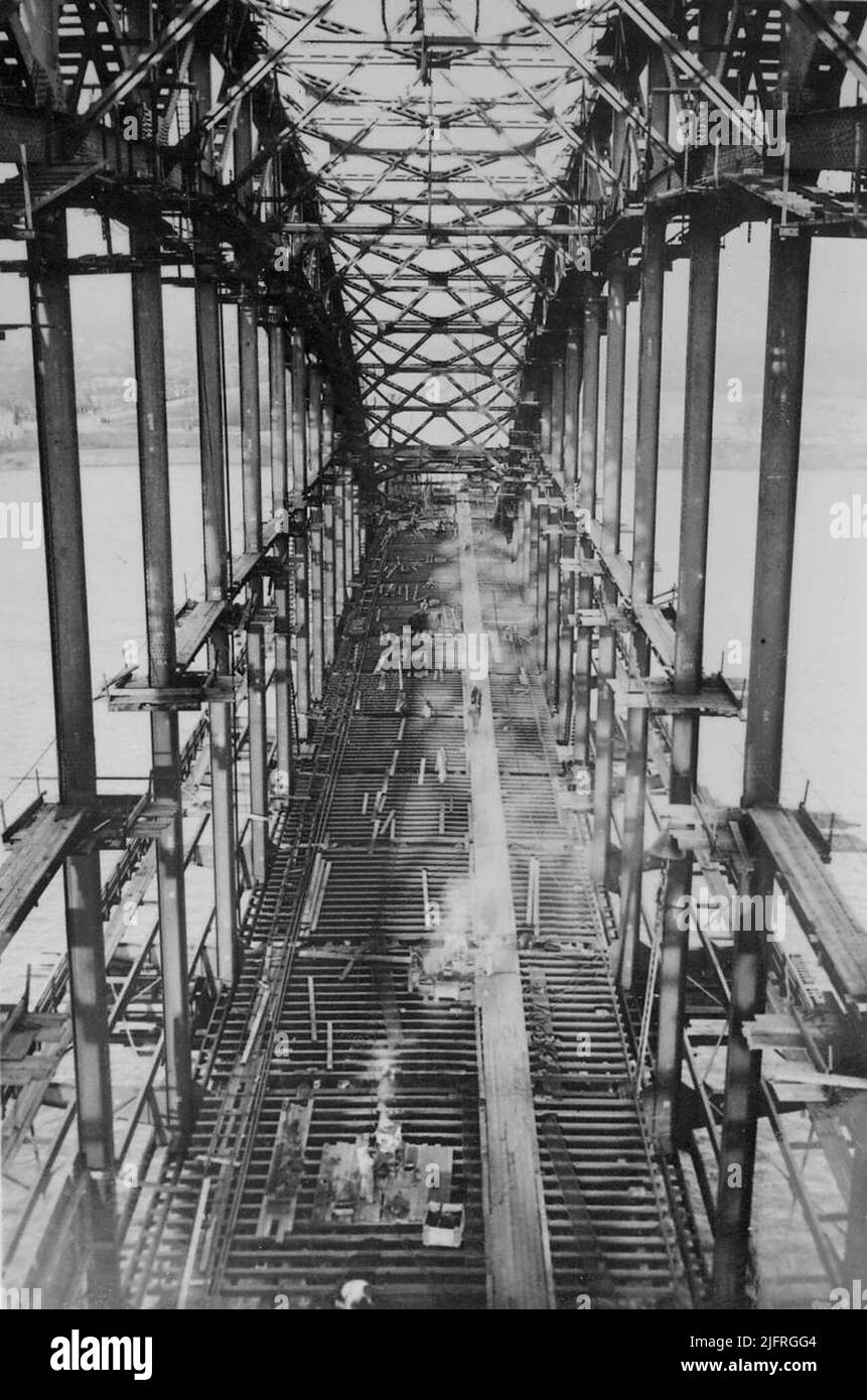 Il ponte stradale Waal in costruzione. Foto Stock
