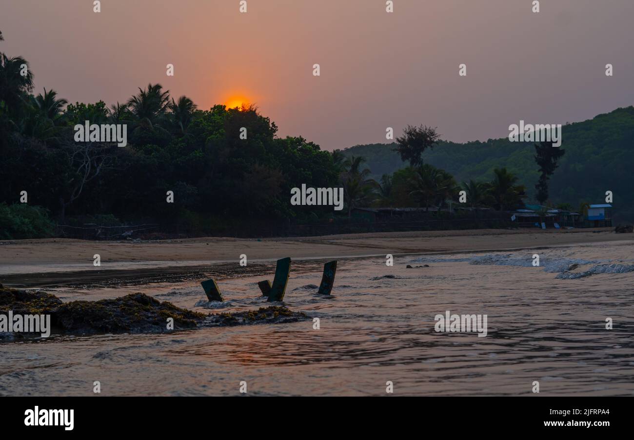 Bellissima alba sulla spiaggia di gokarna Foto Stock