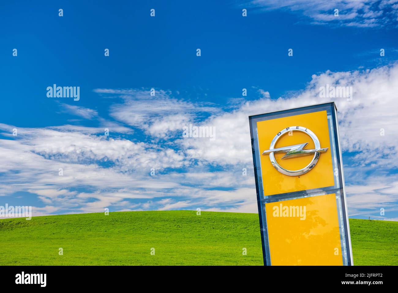 Werbeschild der Firma Opel Foto Stock
