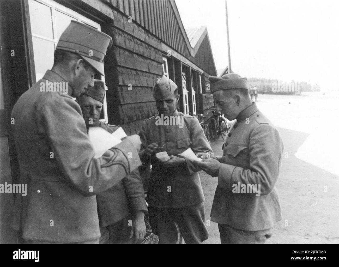 Il 28 agosto 1939, viene annunciata la mobilitazione generale e 300.000 uomini finiscono per andare sotto le armi. In molti luoghi sparsi in tutto il paese, sono anche billed in caserme nel cortile della fattoria De Diervoort. Un momento importante: Post da casa Foto Stock