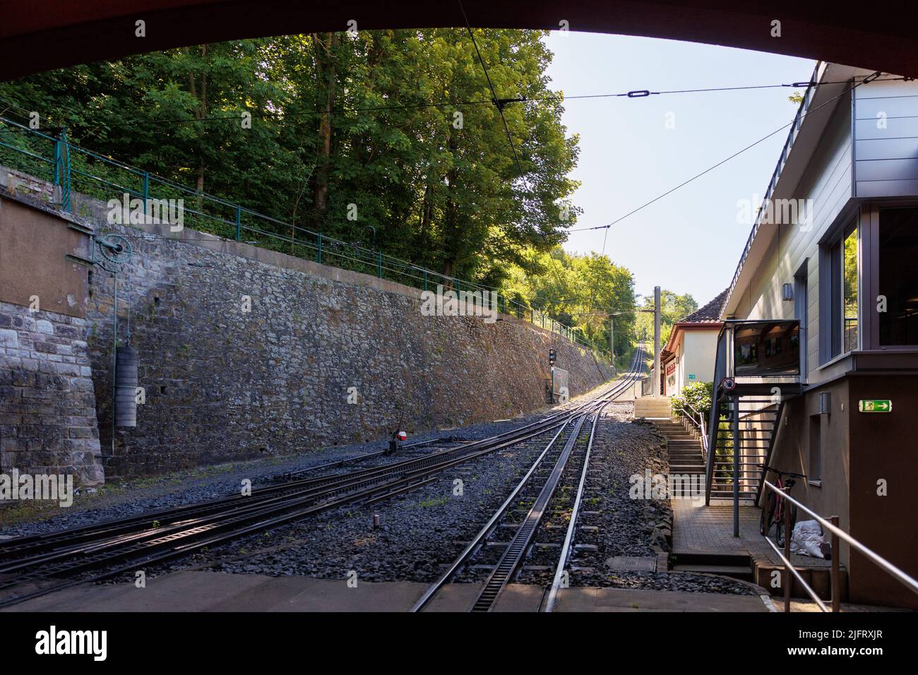 Drachenfels Railway, una linea ferroviaria a cremagliera nella regione Renania Settentrionale-Vestfalia, Germania. Da Königswinter alla cima del Monte Drachenfels Foto Stock Drachenfels Railway, una linea ferroviaria a cremagliera nella regione Renania Settentrionale-Vestfalia, Germania. Da Königswinter alla cima del Monte Drachenfels Foto Stock