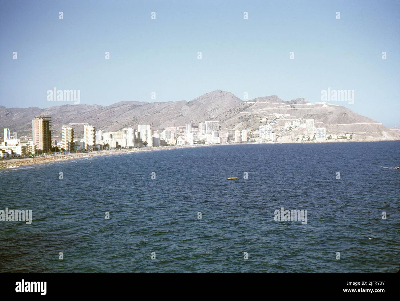 Costa Blanca, Spagna. 1970. La costa di Benidorm. Foto Stock