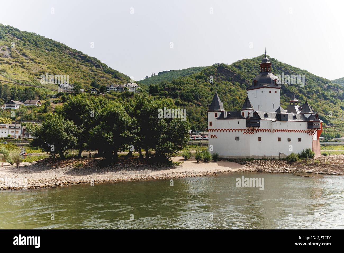 Castello di Pfalzgrafenstein (Burg Pfalzgrafenstein) sull'isola di Falkenau, isola di Pfalz, nel fiume Reno vicino a Kaub, Germania. Torre pentagonale. Foto Stock