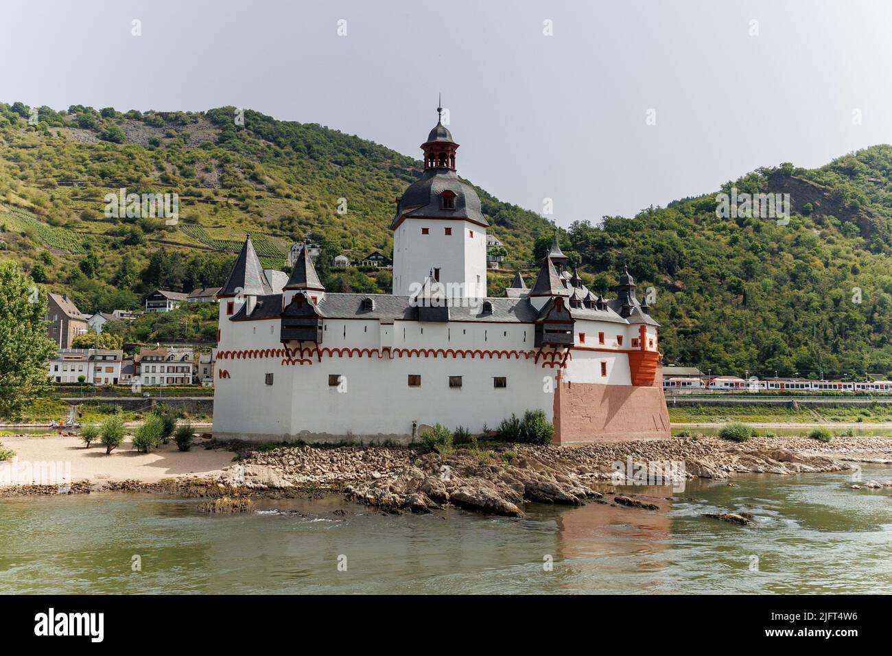 Castello di Pfalzgrafenstein (Burg Pfalzgrafenstein) sull'isola di Falkenau, isola di Pfalz, nel fiume Reno vicino a Kaub, Germania. Torre pentagonale. Foto Stock