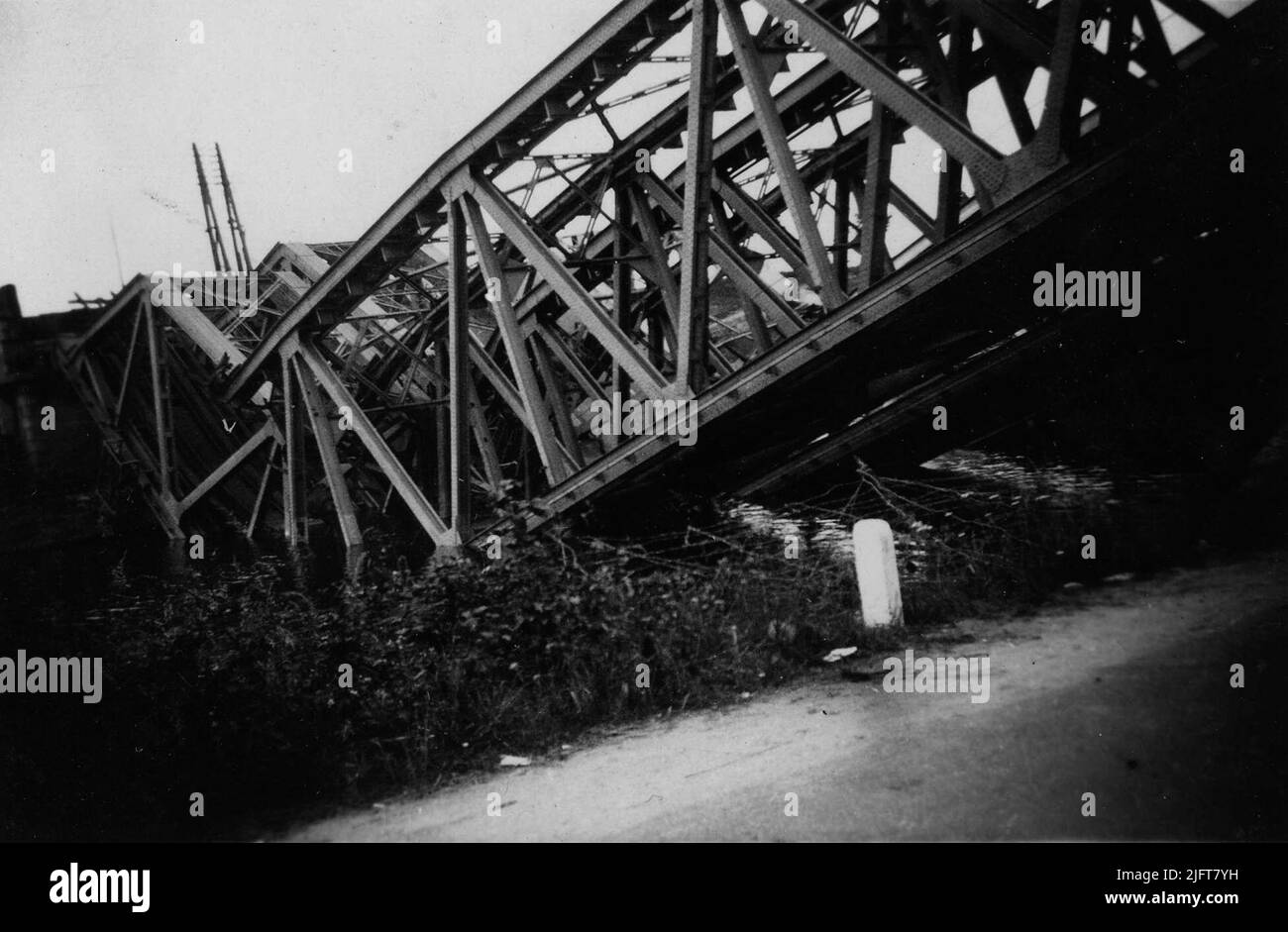 Il ponte ferroviario sul canale Maas-Waal (noto anche come Honinghutjebrug) il giorno dell'invasione tedesca Foto Stock