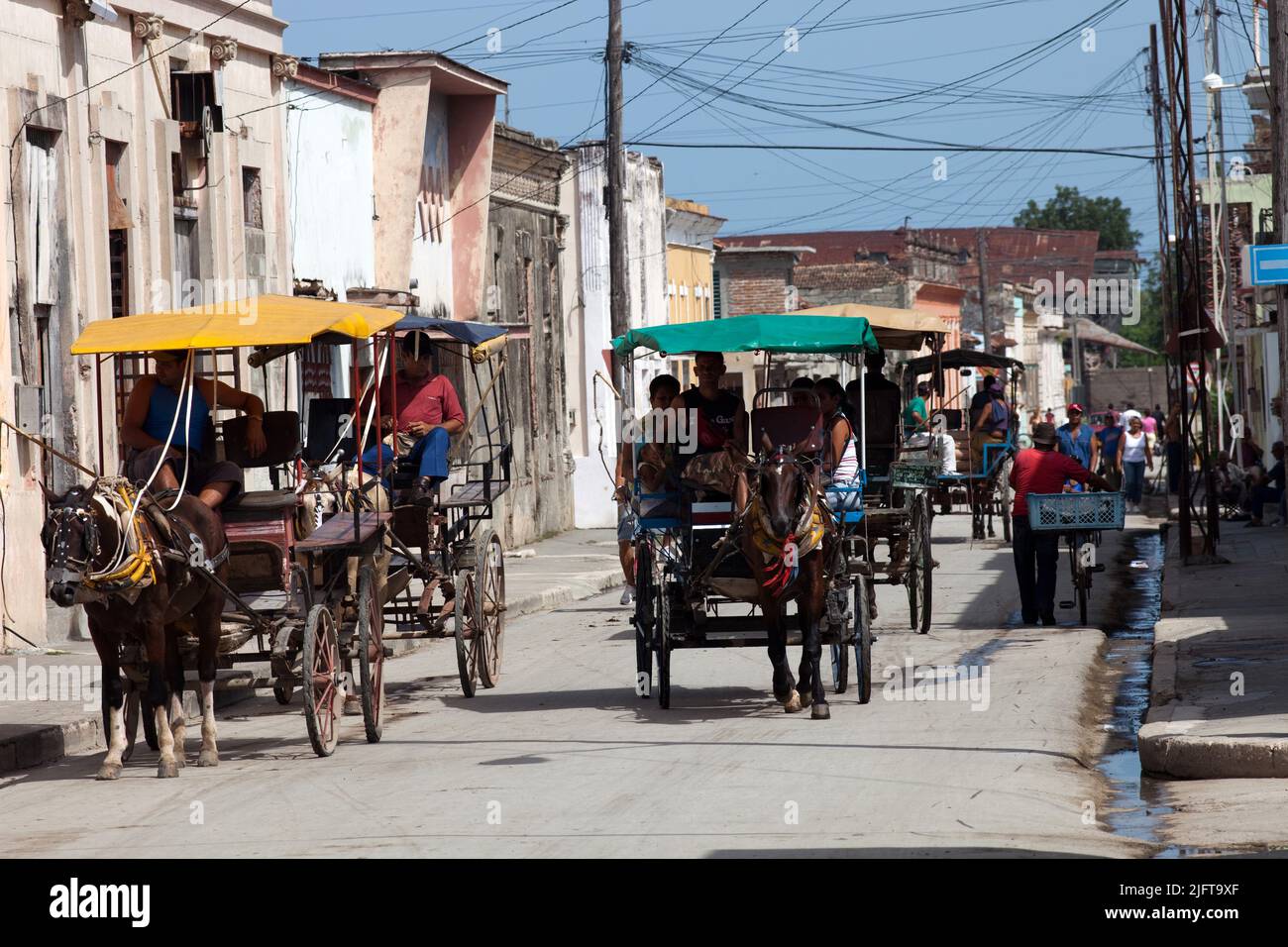 Cuba, Manzanillo, il mezzo di trasporto più utilizzato nel centro della città è la carrozza. Foto Stock