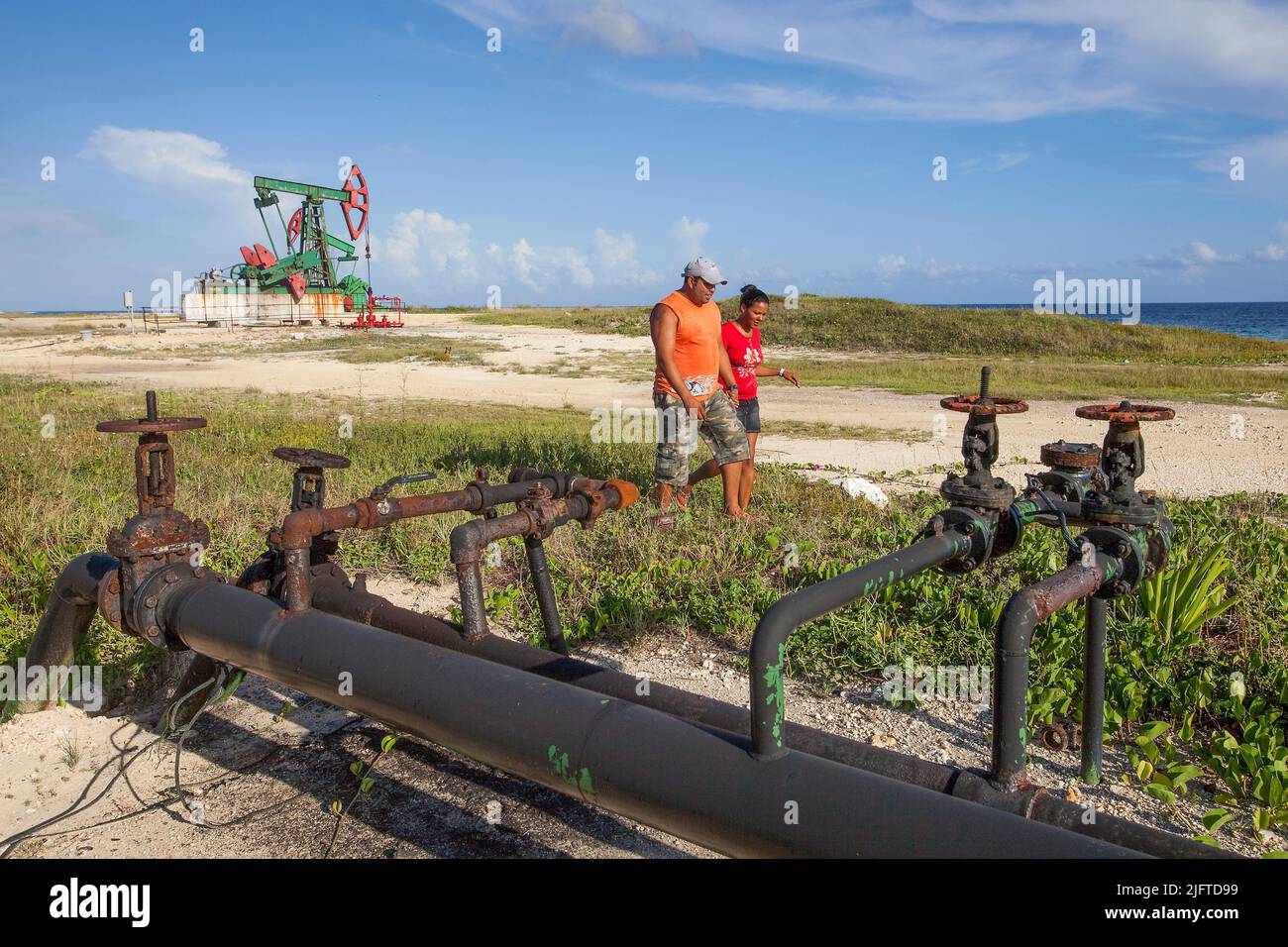 Cuba, nella zona compresa tra la provincia dell'Avana e la provincia di Matanza a nord, lungo il mare, l'olio viene pompato ai terminali centrali per lo stoccaggio. Da lì io Foto Stock