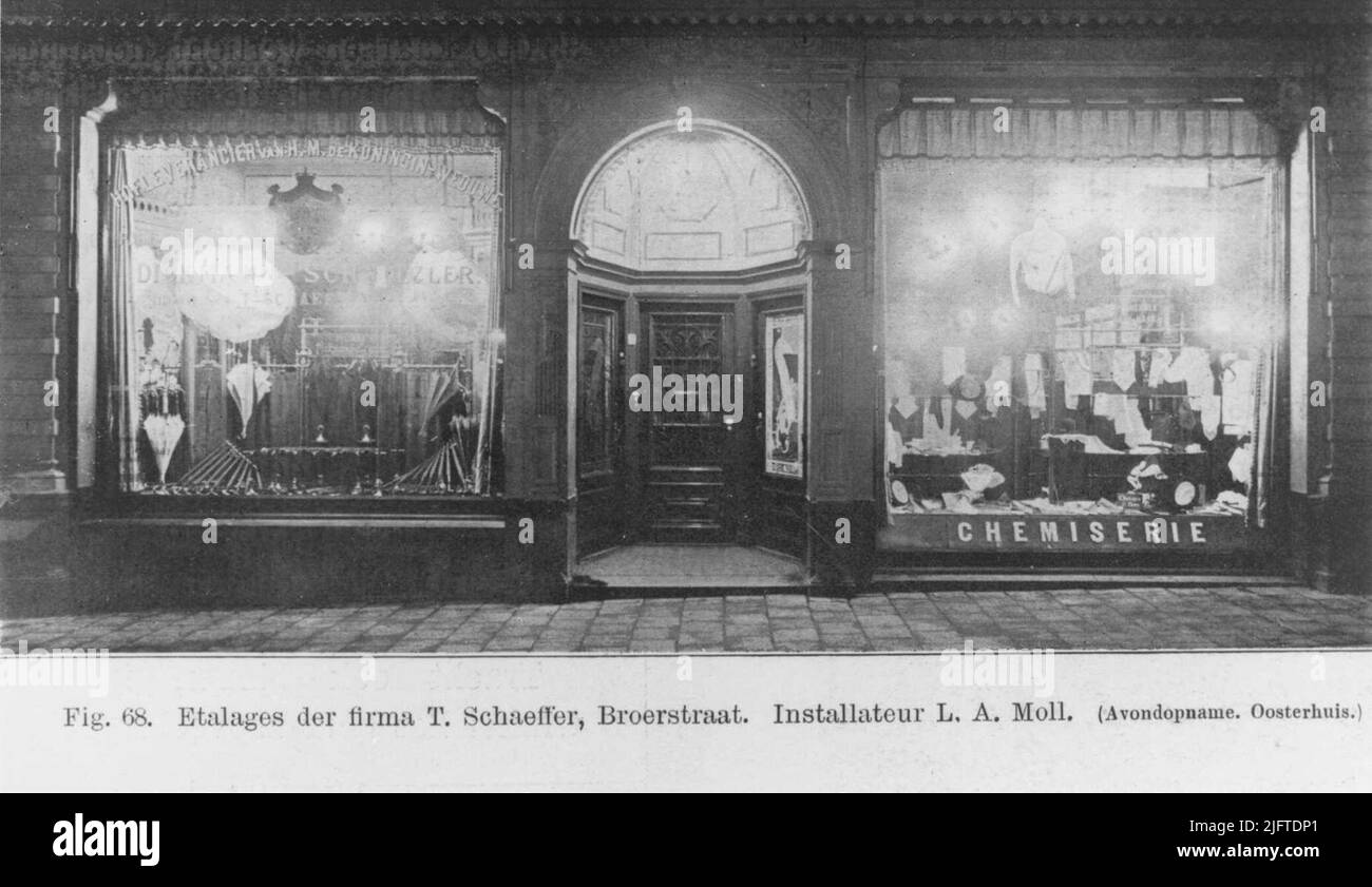 Le vetrine della ditta T. Schaeffer a Broerstraat Foto Stock