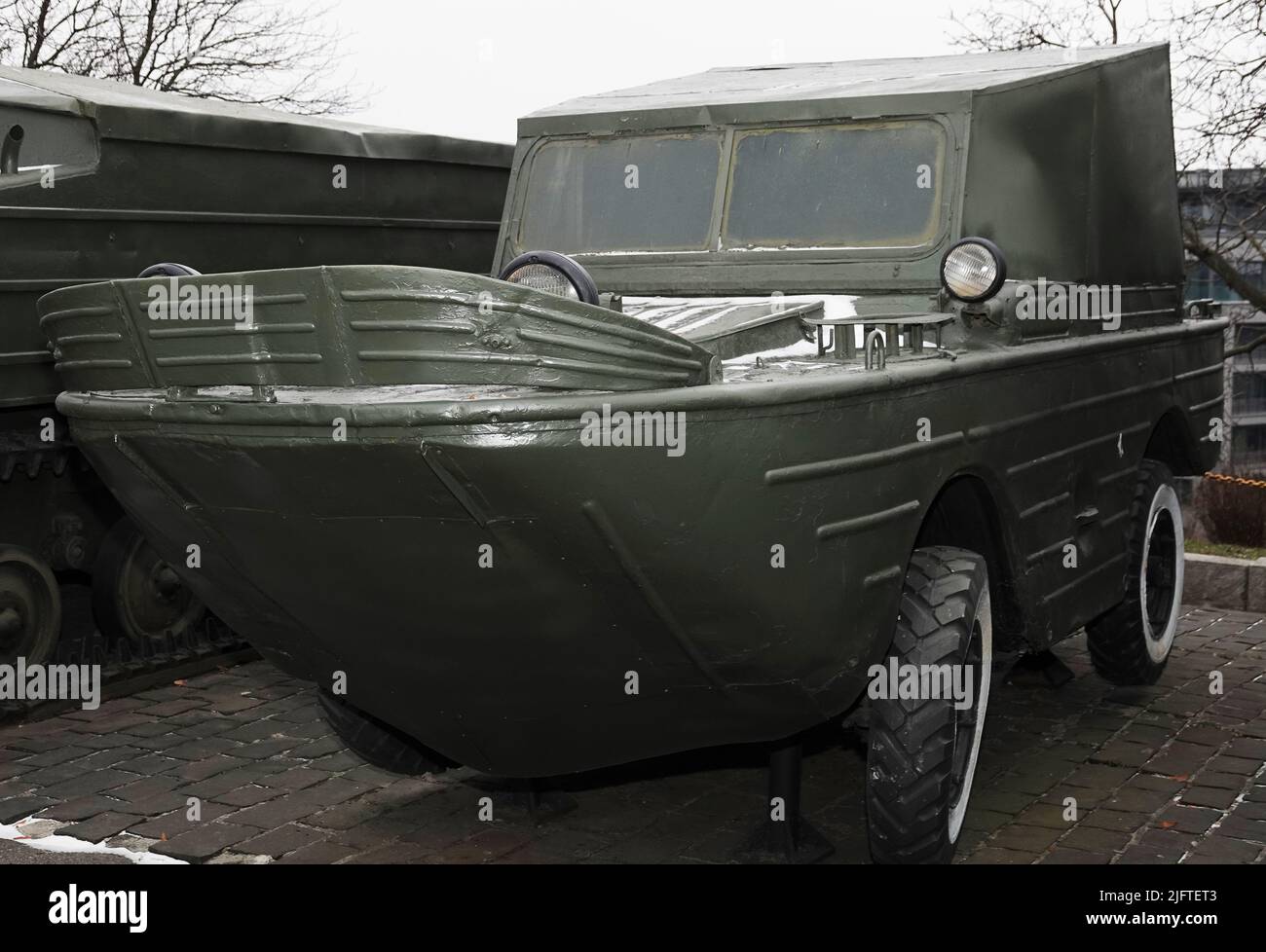 Kiev, Ucraina 10 dicembre 2020: Piccolo veicolo d'acqua (MAV) GAZ-46 al Museo delle attrezzature militari per tutti da vedere Foto Stock Kiev, Ucraina 10 dicembre 2020: Piccolo veicolo d'acqua (MAV) GAZ-46 al Museo delle attrezzature militari per tutti da vedere Foto Stock