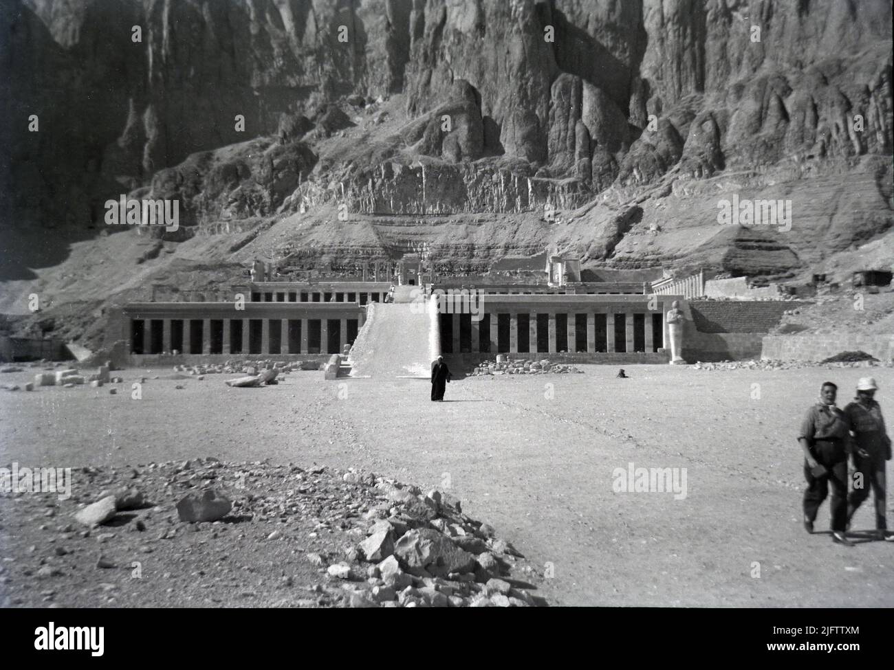 Africa Egitto Tempio mortuario di Hatshepsut, o Djeser-Djeseru, Valle dei Re, Upper Egypt vecchia foto scattata nel 1940s B&W Foto Stock