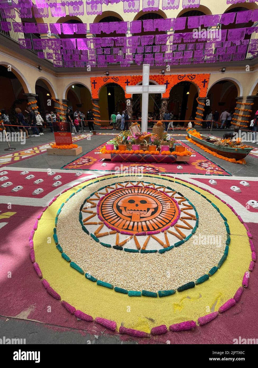 Altare tradizionale o offerta per i morti in dia de Muertos, in Messico Foto Stock