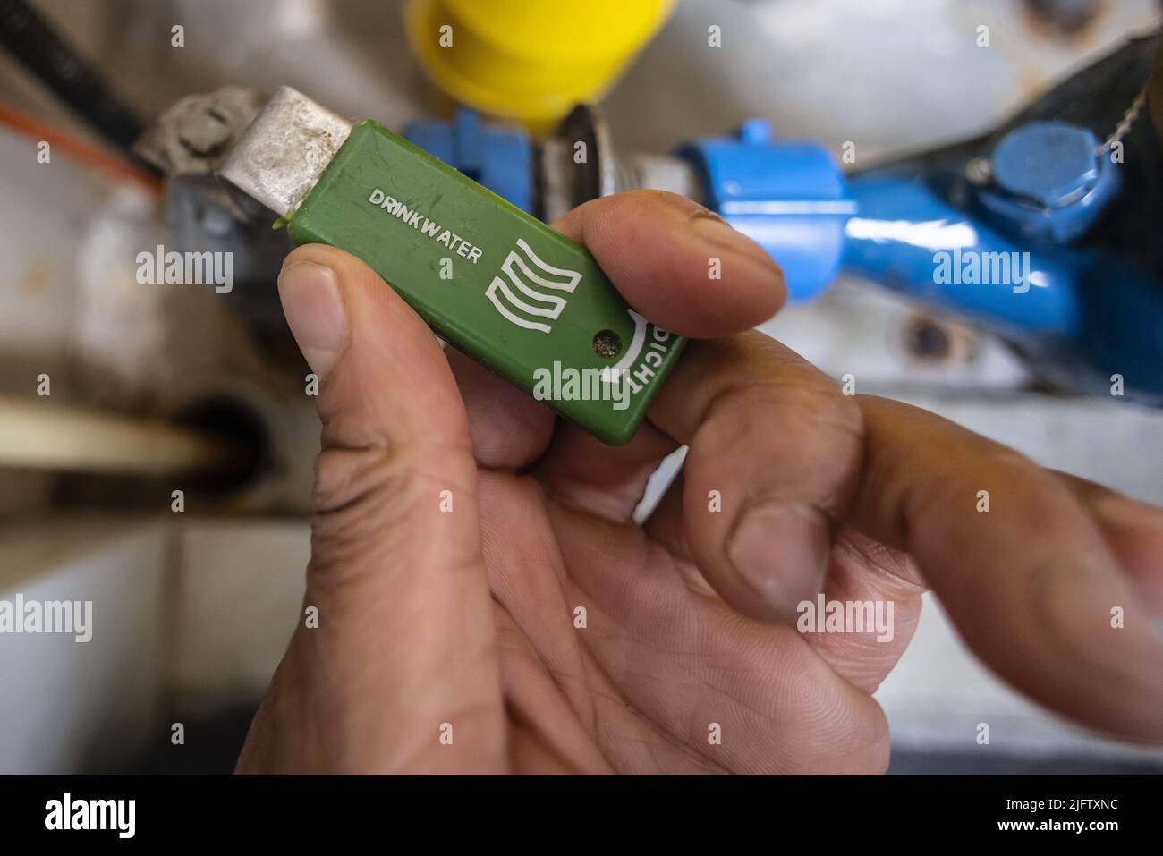 2022-07-04 09:08:37 ILLUSTRATIVE - chiudi il contatore dell'acqua per risparmiare denaro, usiamo più della metà della nostra acqua per fare la doccia e andare alla toilette..ANP / Hollandse Hoogte / Laurens van Putten paesi bassi fuori - belgio fuori Foto Stock