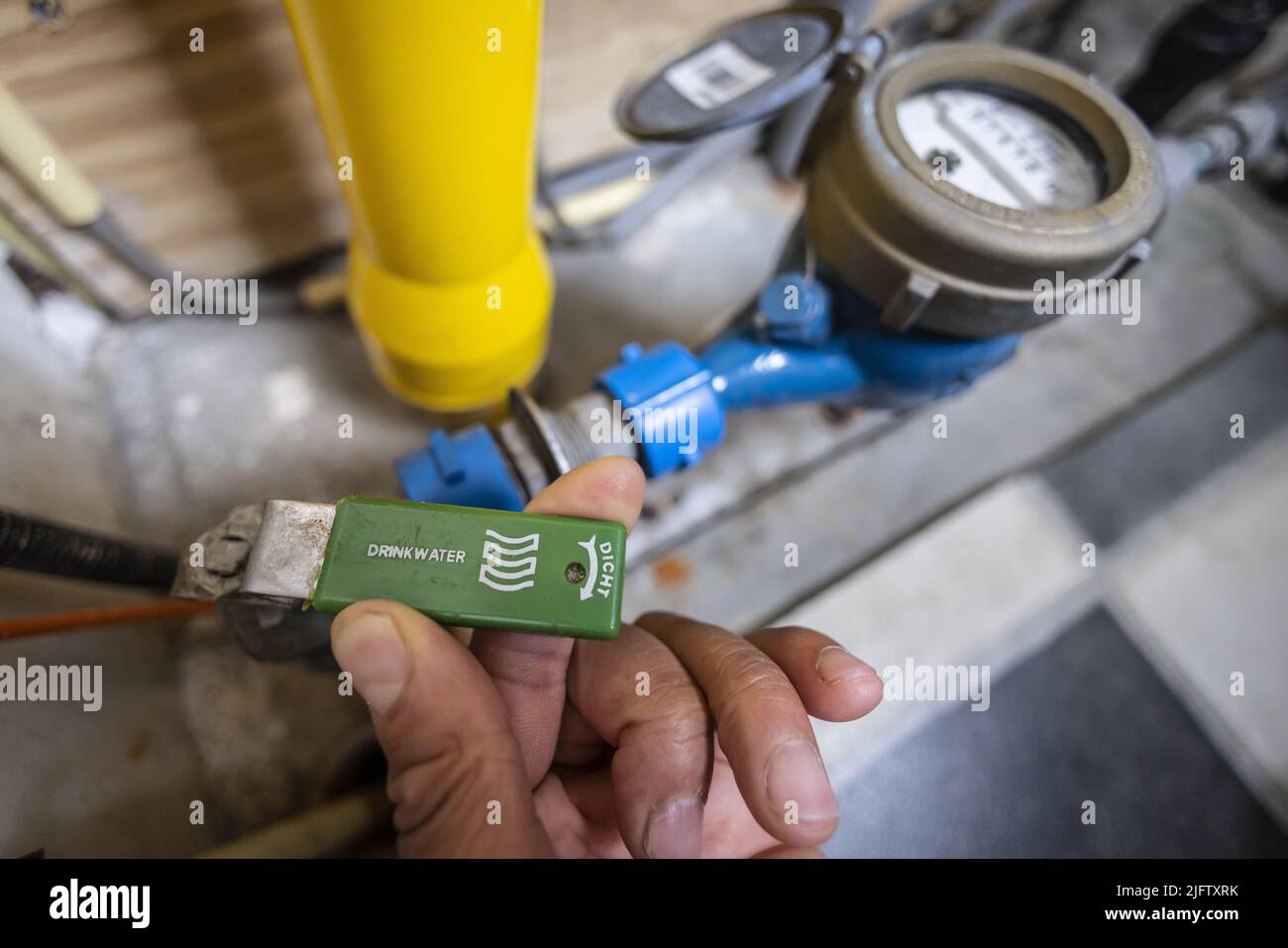 2022-07-04 09:08:55 ILLUSTRATIVE - chiudi il contatore dell'acqua per risparmiare denaro, usiamo più della metà della nostra acqua per fare la doccia e andare alla toilette..ANP / Hollandse Hoogte / Laurens van Putten paesi bassi fuori - belgio fuori Foto Stock