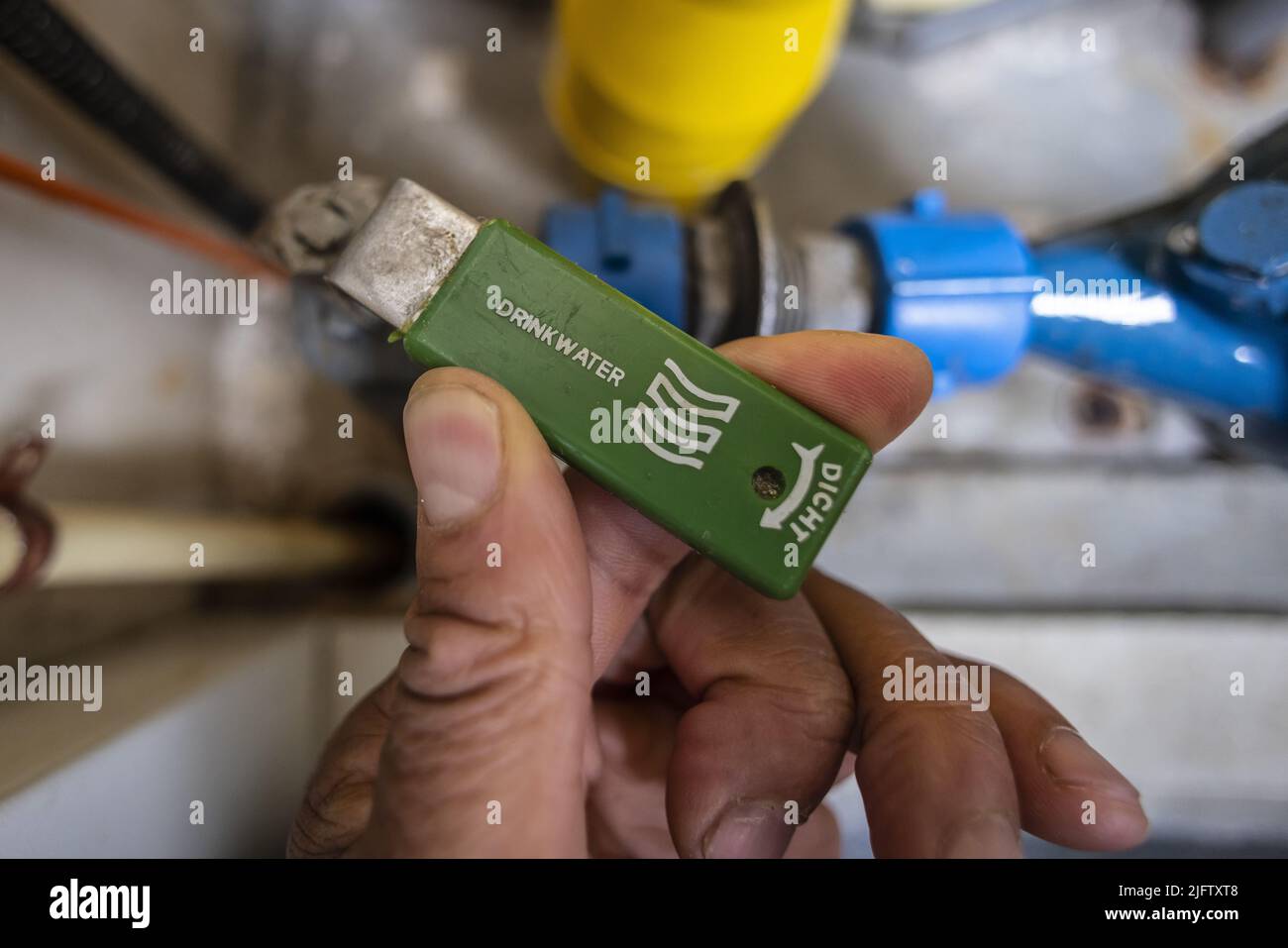 2022-07-04 09:08:45 ILLUSTRATIVE - chiudi il contatore dell'acqua per risparmiare denaro, usiamo più della metà della nostra acqua per fare la doccia e andare alla toilette..ANP / Hollandse Hoogte / Laurens van Putten paesi bassi fuori - belgio fuori Foto Stock