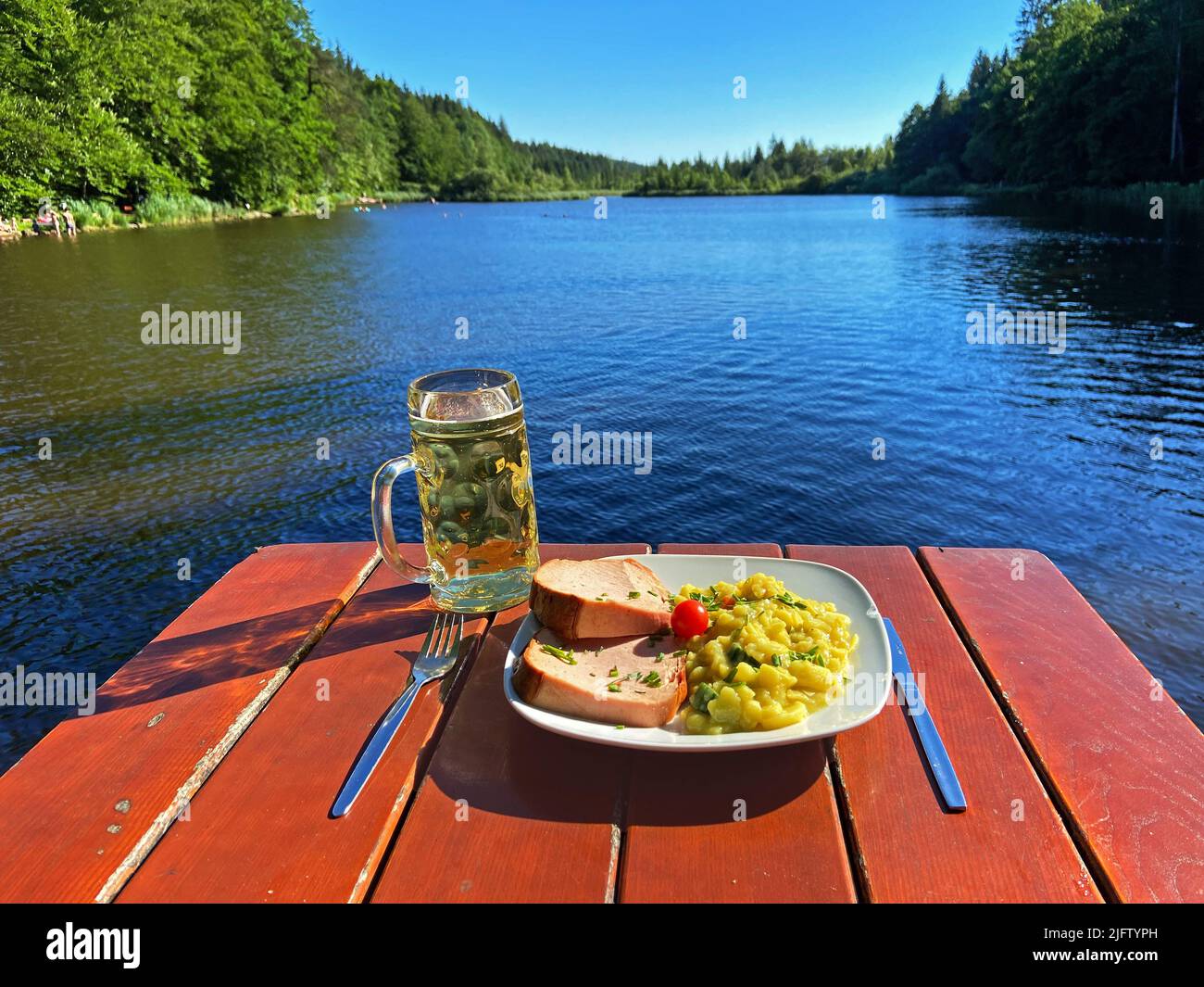 Baviera/ Germania: Il piatto bavarese Leberkäse con insalata di patate Foto Stock