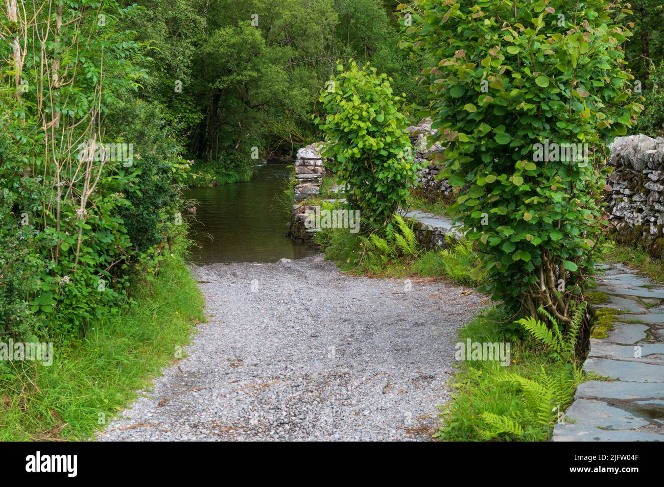 Guado attraverso il fiume Brathay a Little Langdale, Cumbria Foto Stock