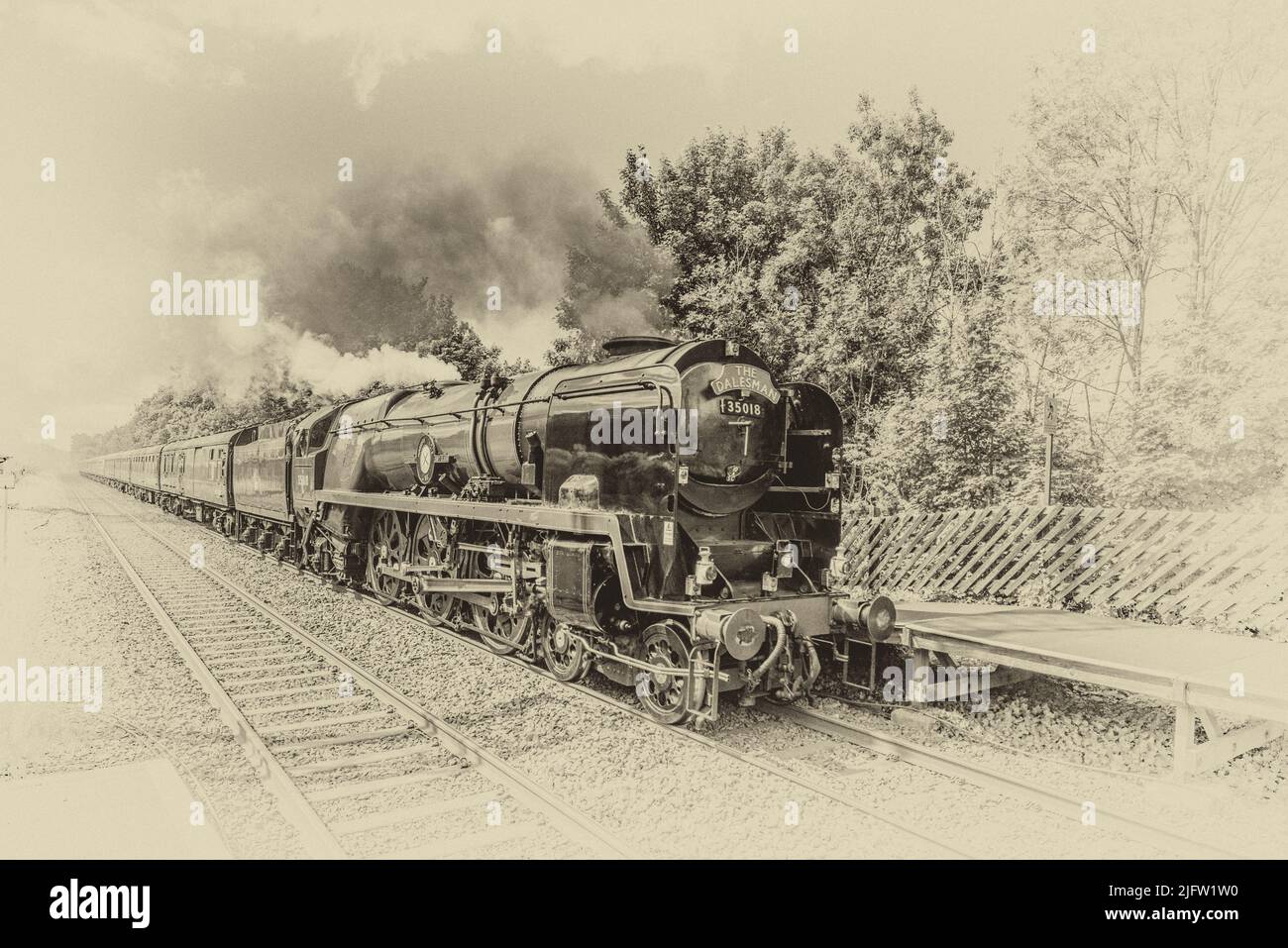 'Dalesman', Chester a Carlisle, 5th luglio 2022, British India Line locomotiva a vapore 35018 alla stazione ferroviaria Settle (linea Settle Carlisle). Foto Stock