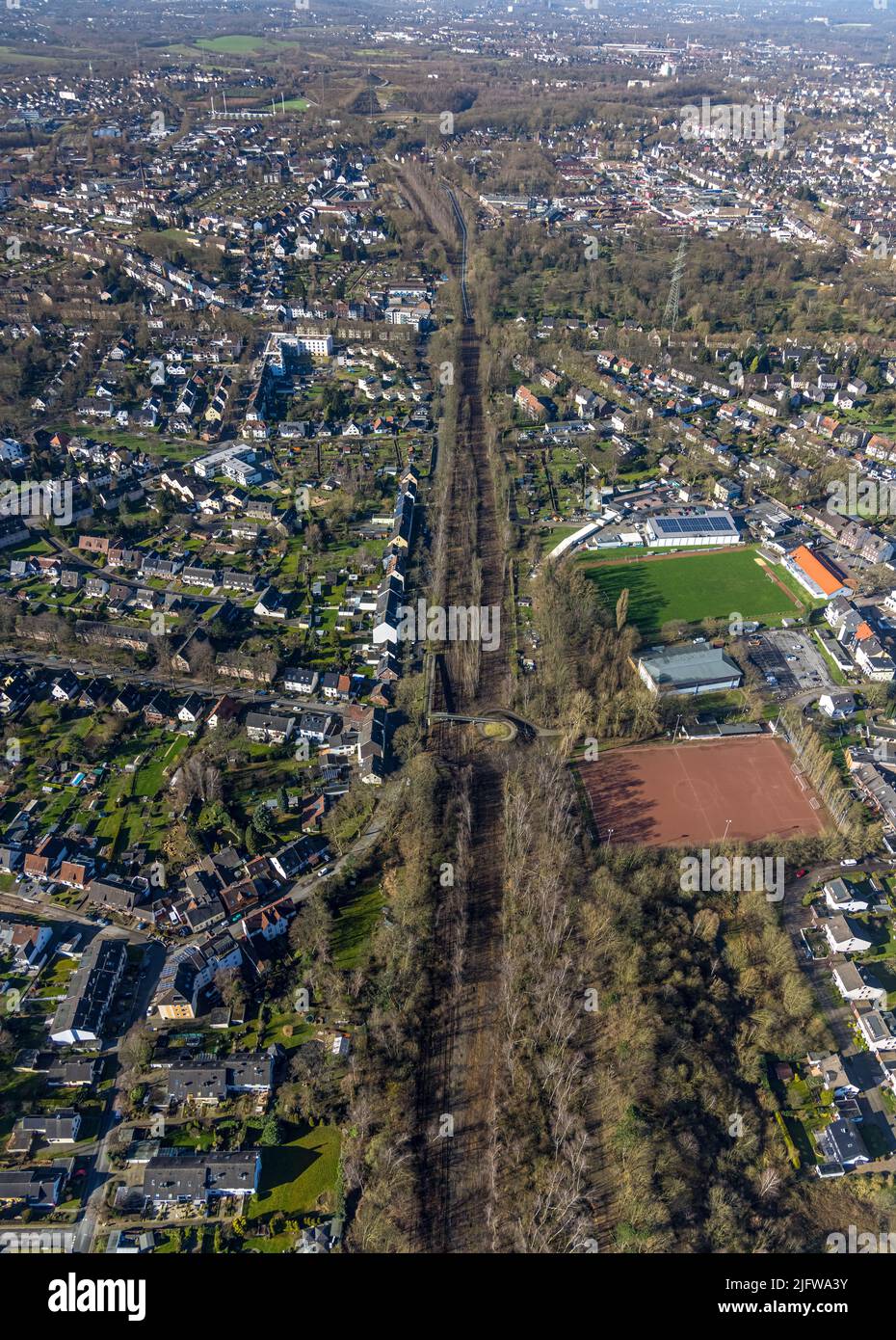 Vista aerea, pista ciclabile, nuova pista ciclabile RS1 sulle vecchie linee ferroviarie tra Ückendorfer Straße e Blücherstraße e Darpestraße nel distretto di Foto Stock