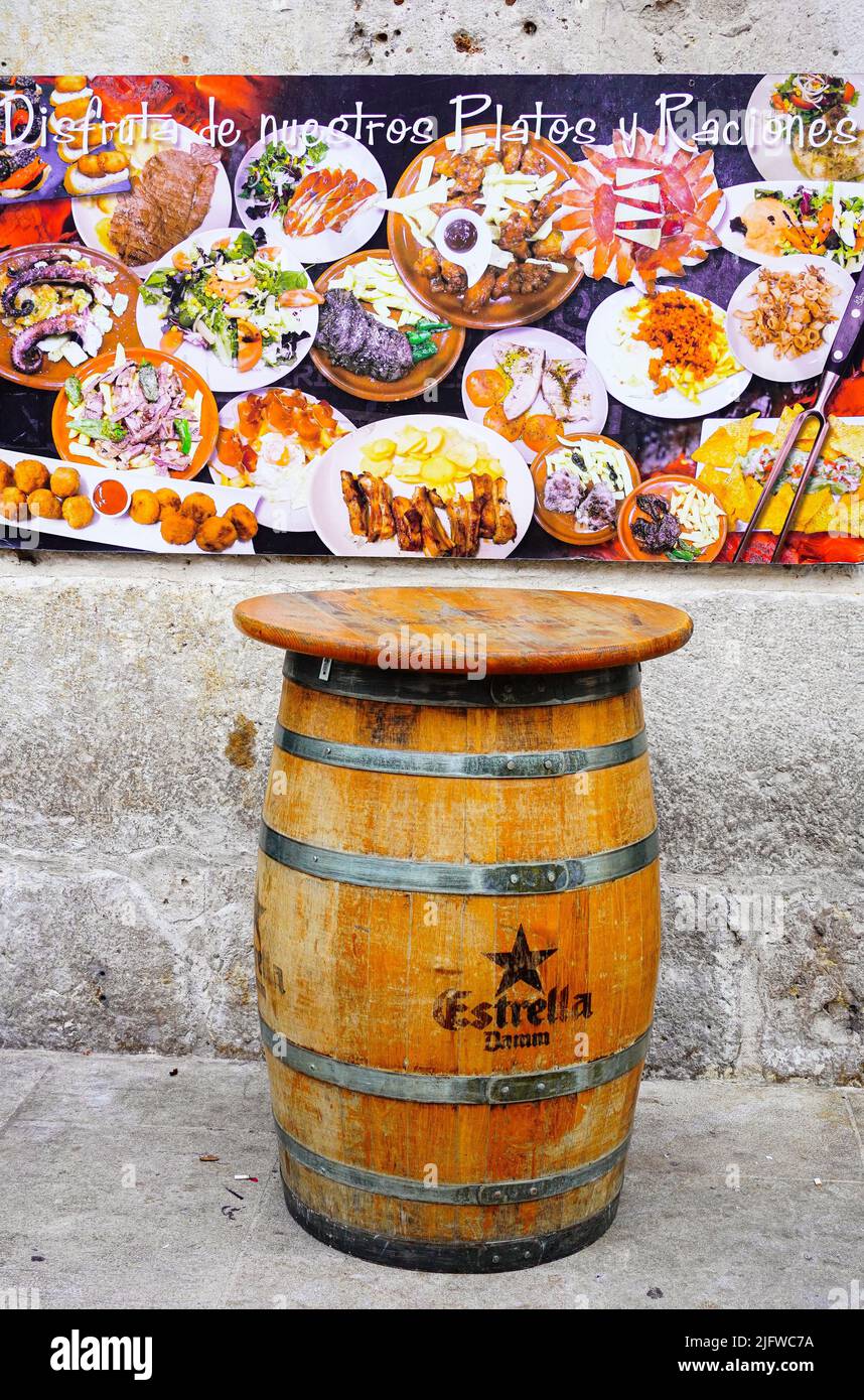 Autentico tapas bar spagnolo con menu di tapas Foto Stock