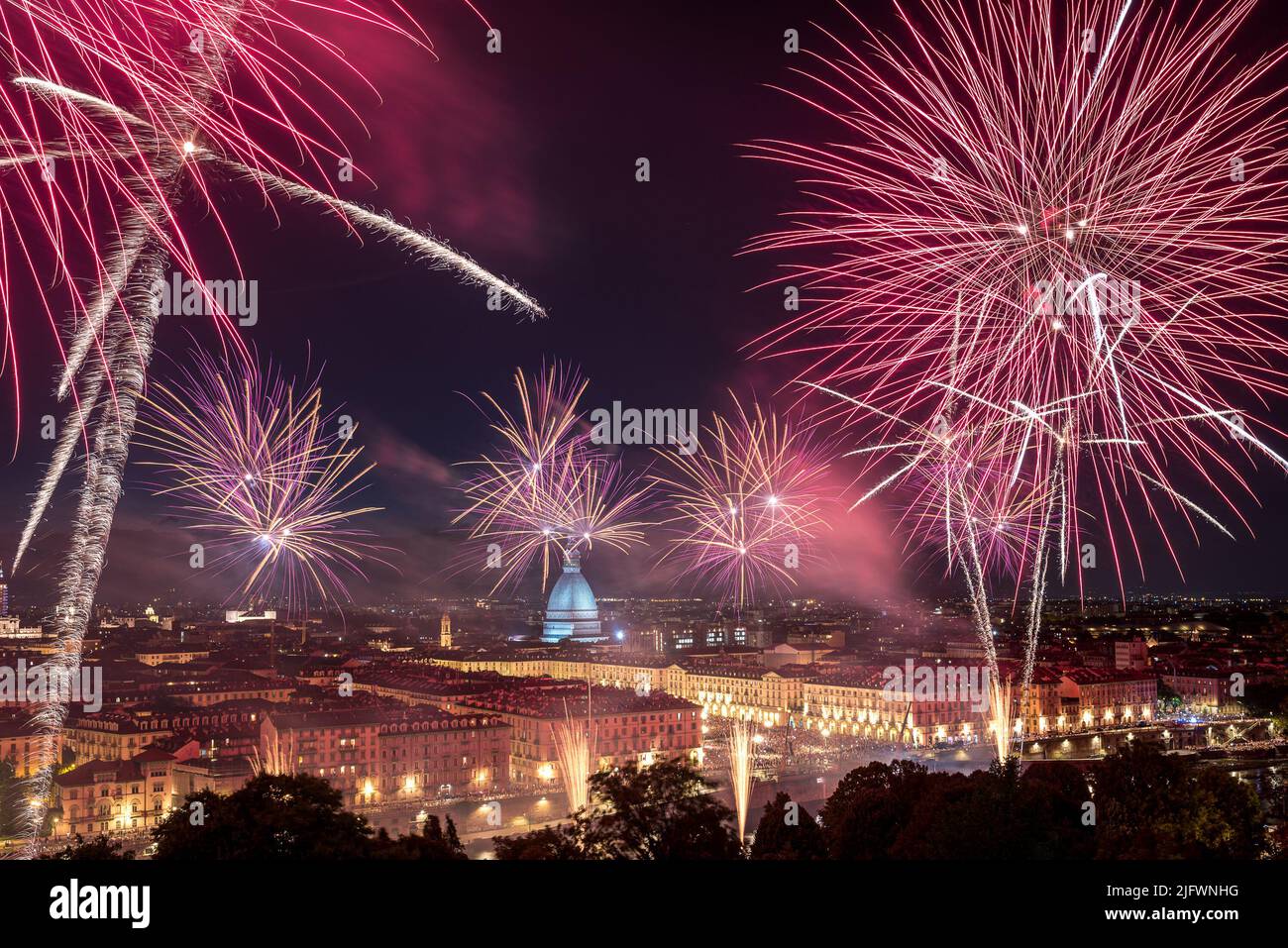 Torino fuochi d'artificio per San Giovanni Foto Stock
