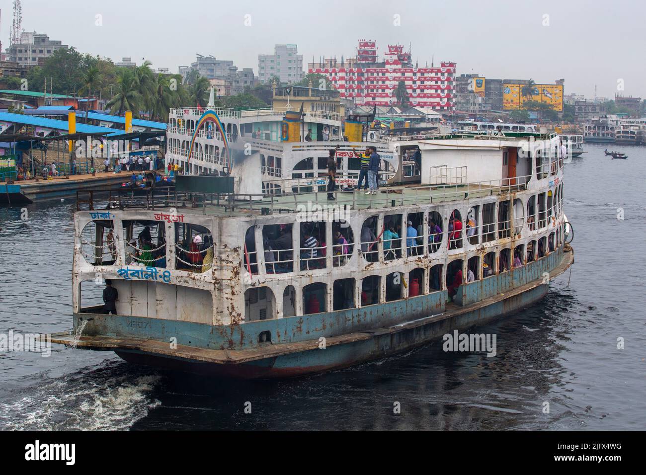Nave passeggeri sul fiume buriganga, Dhaka, Bangladesh. Foto Stock