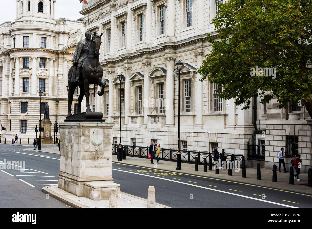 L'Earl Haig Memorial è una statua equestre in bronzo del comandante britannico del fronte occidentale Douglas Haig, 1st Earl Haig su Whitehall a Westminster, L. Foto Stock
